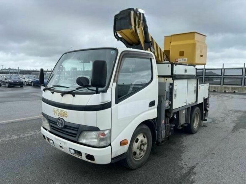 2011 TOYOTA DYNA XZU304A