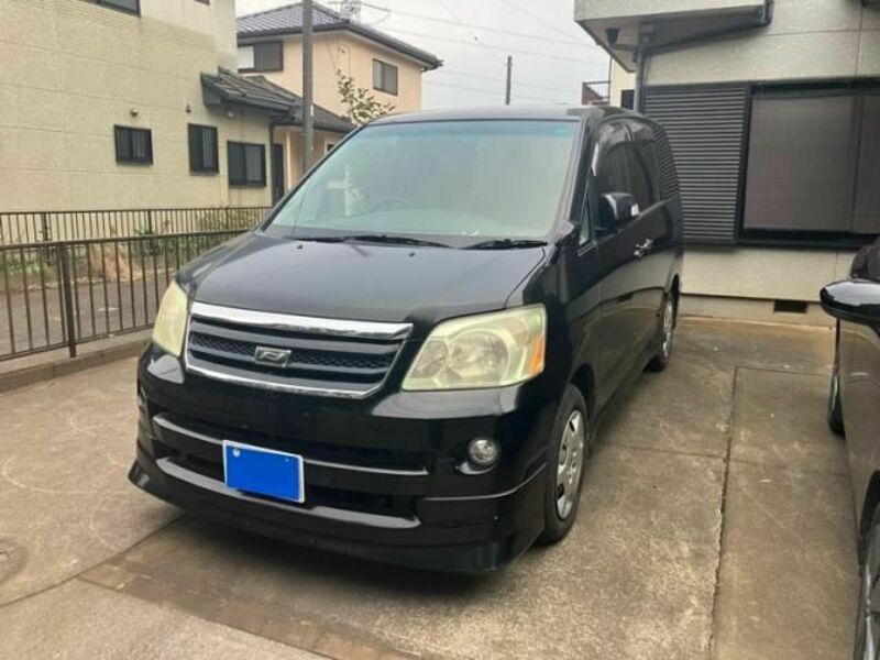 2006 TOYOTA NOAH AZR60G