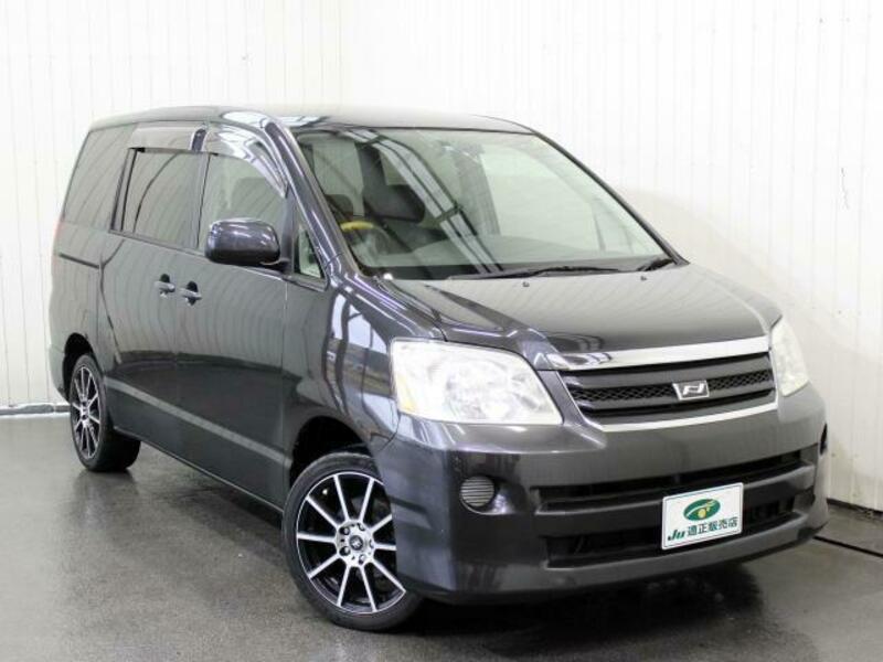 2005 TOYOTA NOAH CBA-AZR60G