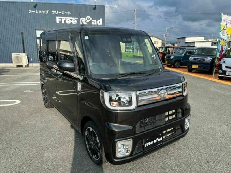 2019 TOYOTA PIXIS MEGA LA700A