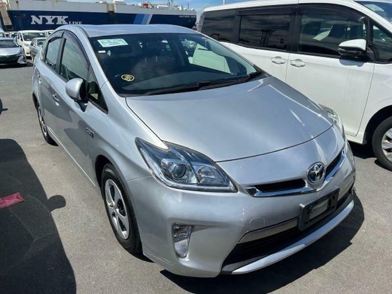 2013 TOYOTA PRIUS PHV ZVW35spare key/back monitor/xenon/keyless key/push start/seat heater/steering heater/original (AW,NV,TV)/