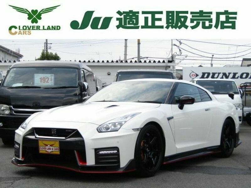 2017 NISSAN GT-R R35