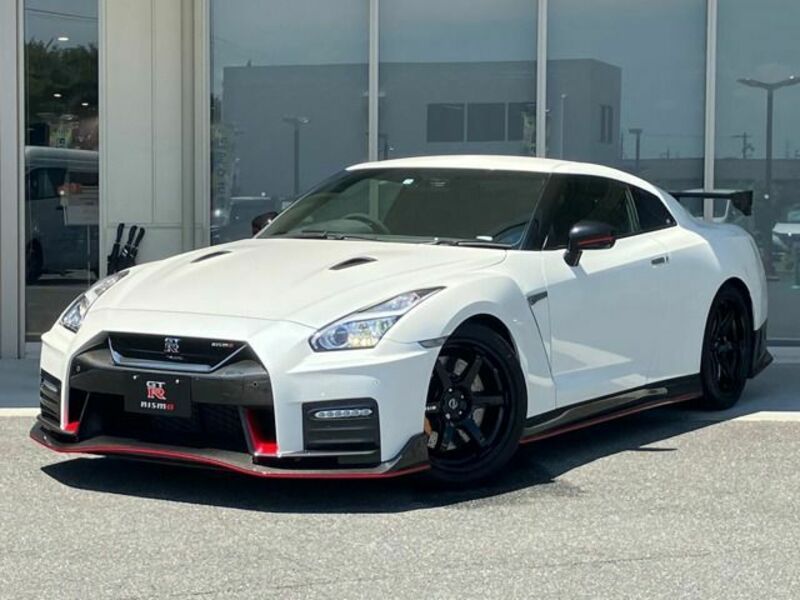 2017 NISSAN GT-R R35