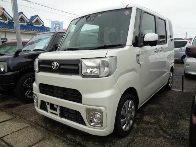 2018 TOYOTA PIXIS MEGA LA700A